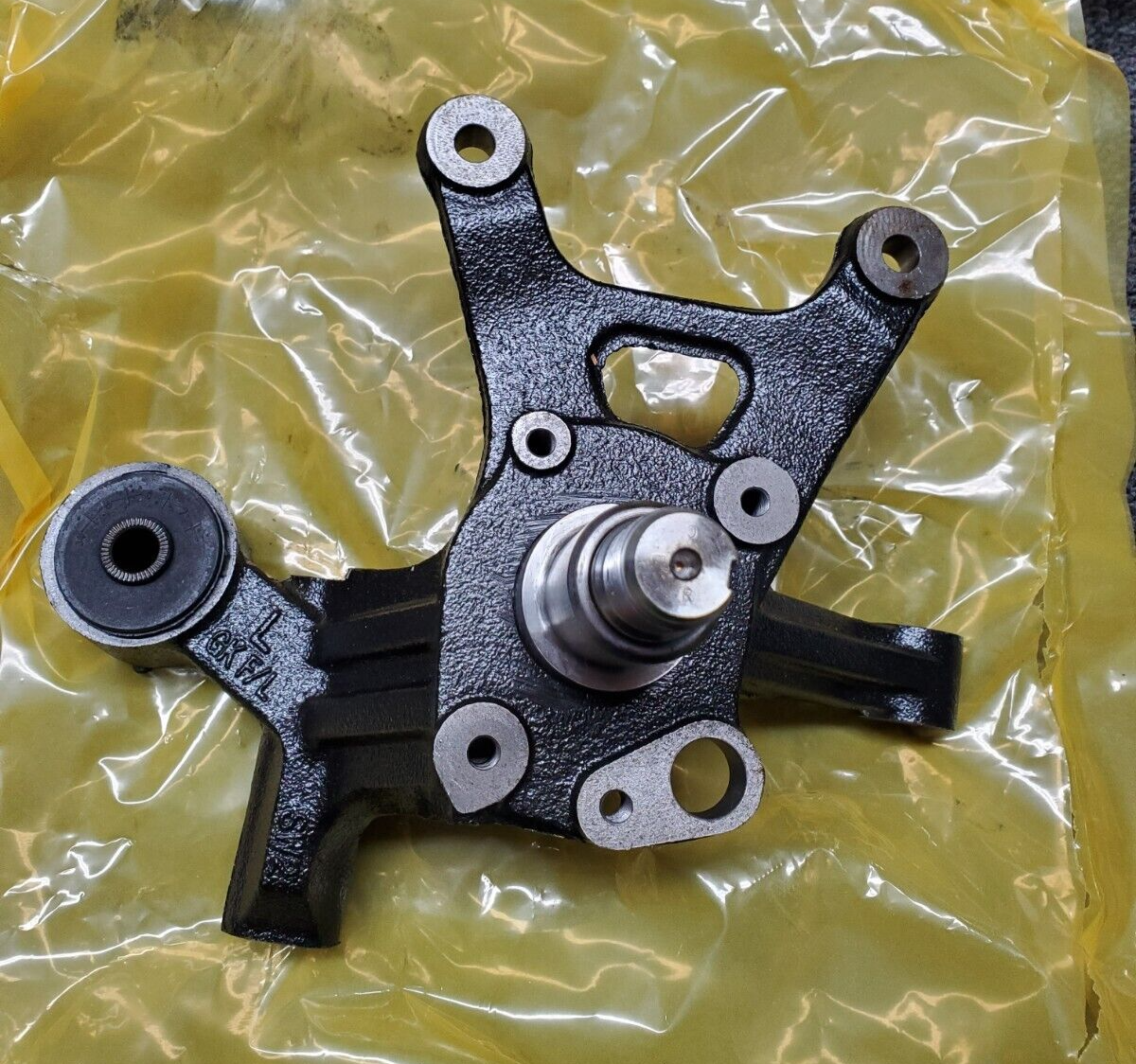 GENUINE 2007-2008 Hyundai Tiburon Rear Axle Knuckle W/ Sport GENUINE 2007-2008 Hyundai Tiburon Rear Axle Knuckle W/ Sport
