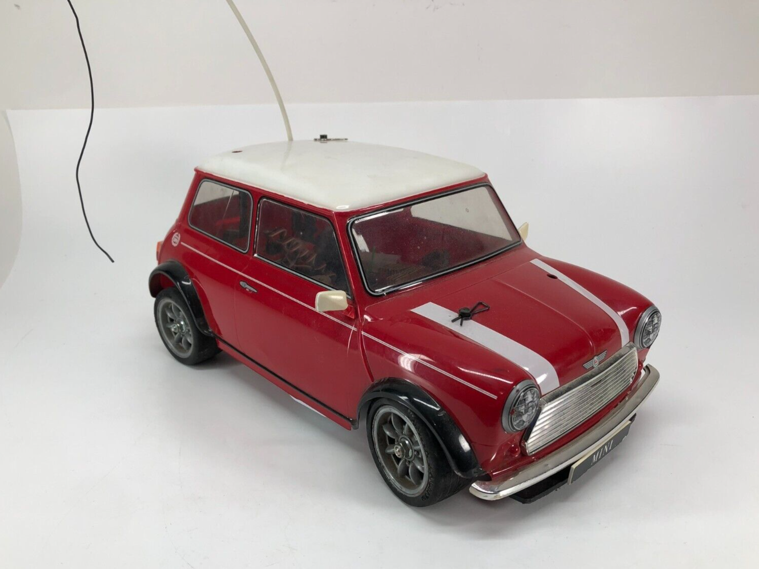 Tamiya 1/10 R/C Rover Mini Cooper Racing Red & White Tamiya 1/10 R/C Rover Mini Cooper Racing Red & White