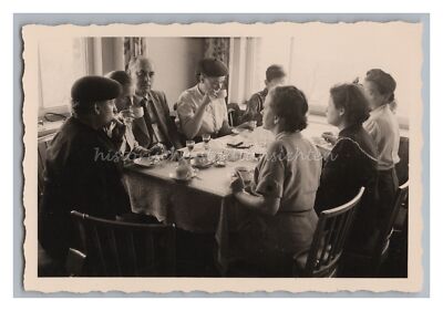 Personen bei Kaffe im Restaurant Landeskrone bei Gorlitz 1956 DDR - Foto 1950er