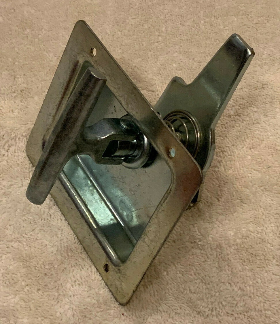 Eberhard Nonlocking Thandle Storage Door Toolbox Latch 4 3/4" X 3 3/4"