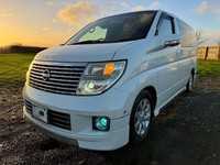 2004 Nissan Elgrand 3.5 X AUTOMATIC 4X4 * 8 SEATER RECLINING BUSINESS SEATS * ON