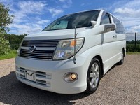 NISSAN ELGRAND 3.5 HIGHWAY STAR AUTOMATIC * 8 SEATER * TWIN POWER DOORS *