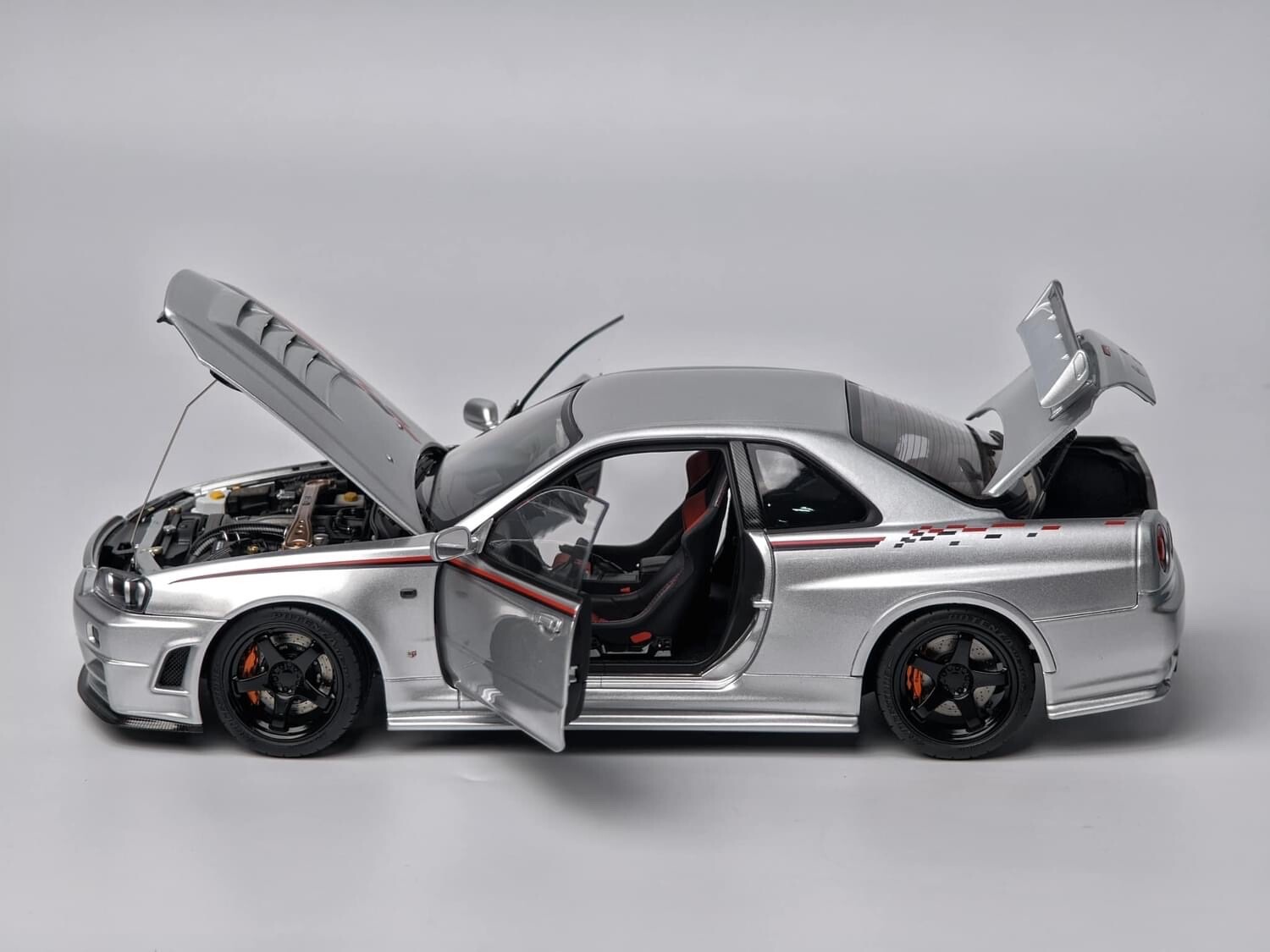 Nissan Skyline GT-R R34 (Silver) [Motorhelix] 1:18 scale