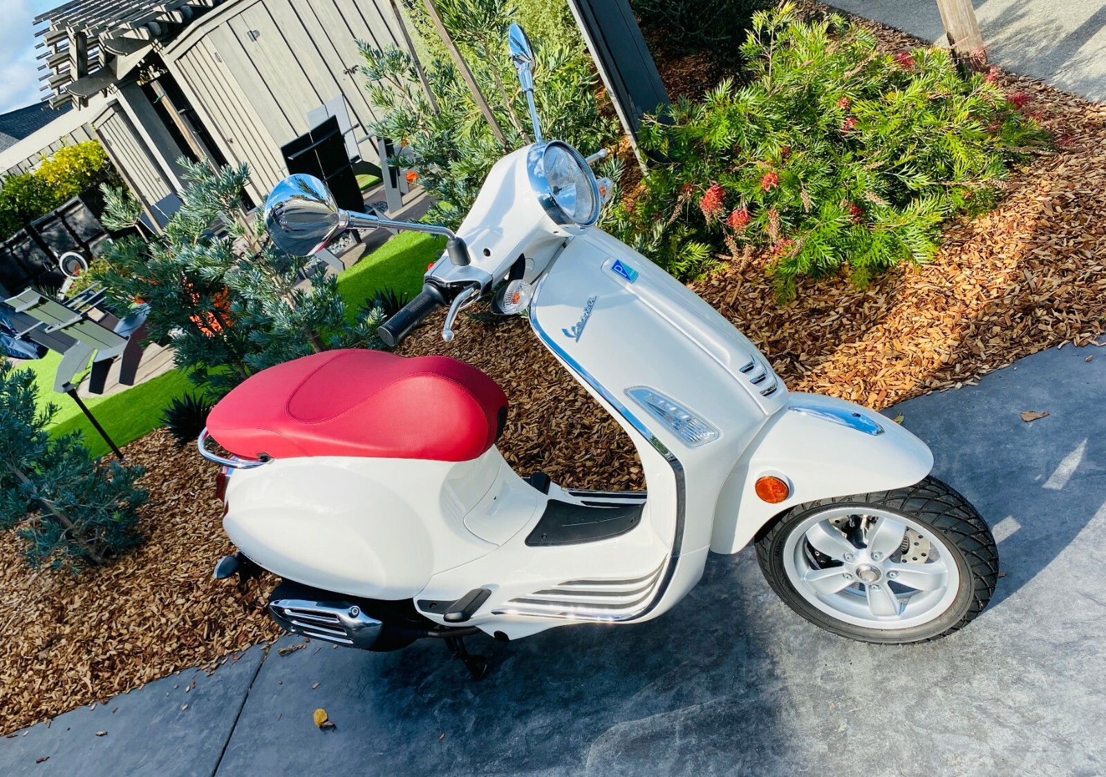 2017 Vespa 150 Primavera 3V. Bay Area. 92 Miles.