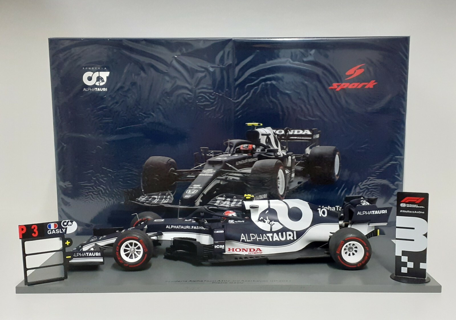 ミニカー ALPHATAURI P.GASLY FIRST WIN 1/43 SPARK Spark 1:43 2021 F1 Alphatauri At02 No.10 P.gasly Scuderia