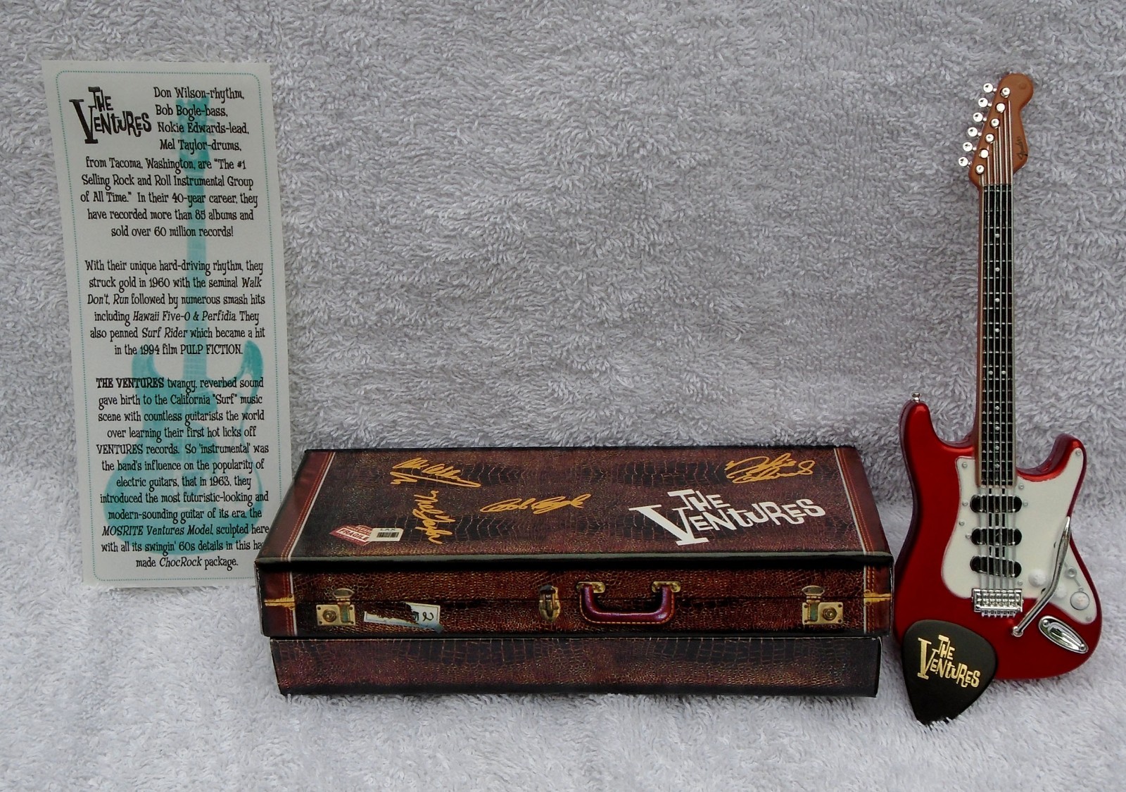 VENTURES MINI PROMOTIONAL GUITAR CASE WITH MINI FENDER GUITAR-& PICK-RARE VG+