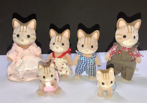 family cats　1001 Amazon.com: Calico Critters, Sandy Cat Family, Dolls