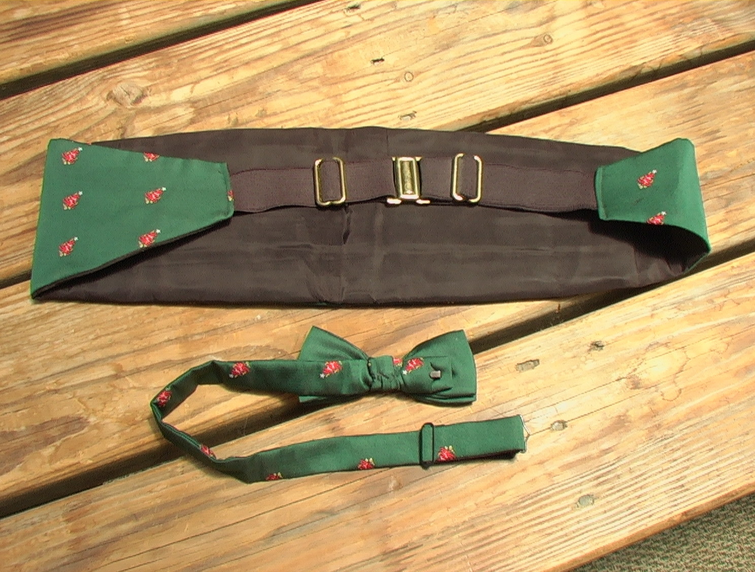 Red Christmas Tree with Green background cummerbund & matching bow tie