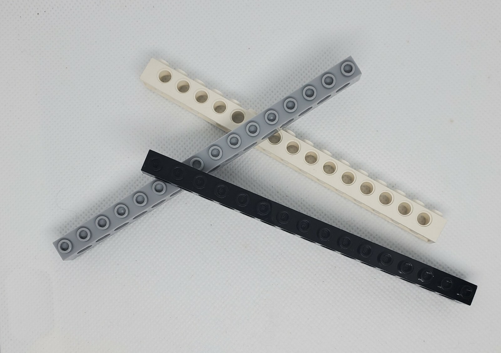 LEGO Parts Technic Brick 1 x 16 w/ Holes 3703 [1 piece