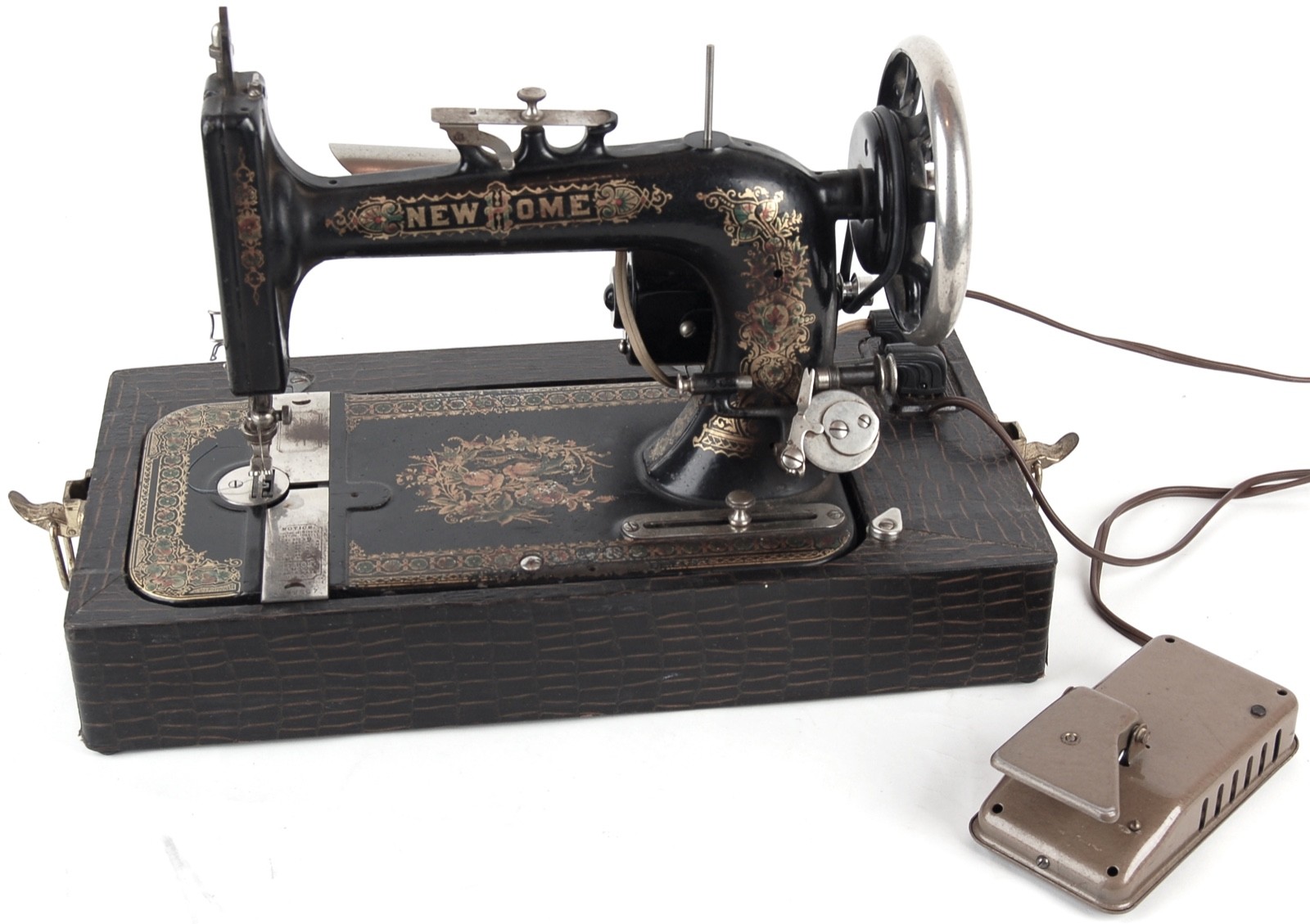 Antique Vintage New Home Sewing Machine 1922 with Foot Peddle and Case - Working