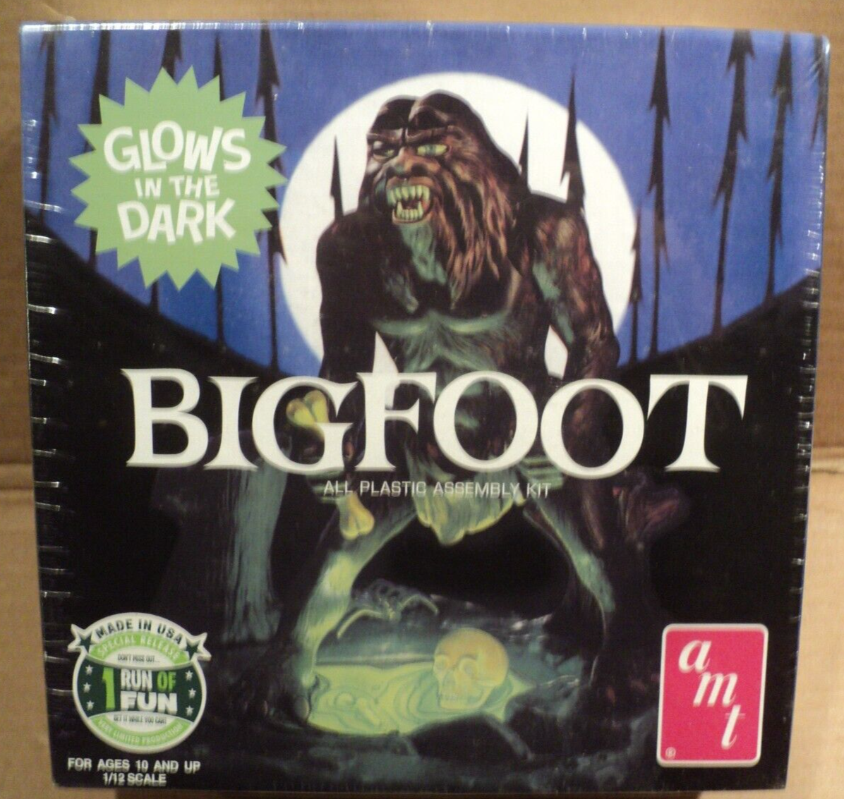 AMT 692 Bigfoot plastic monster figure model kit glow in the