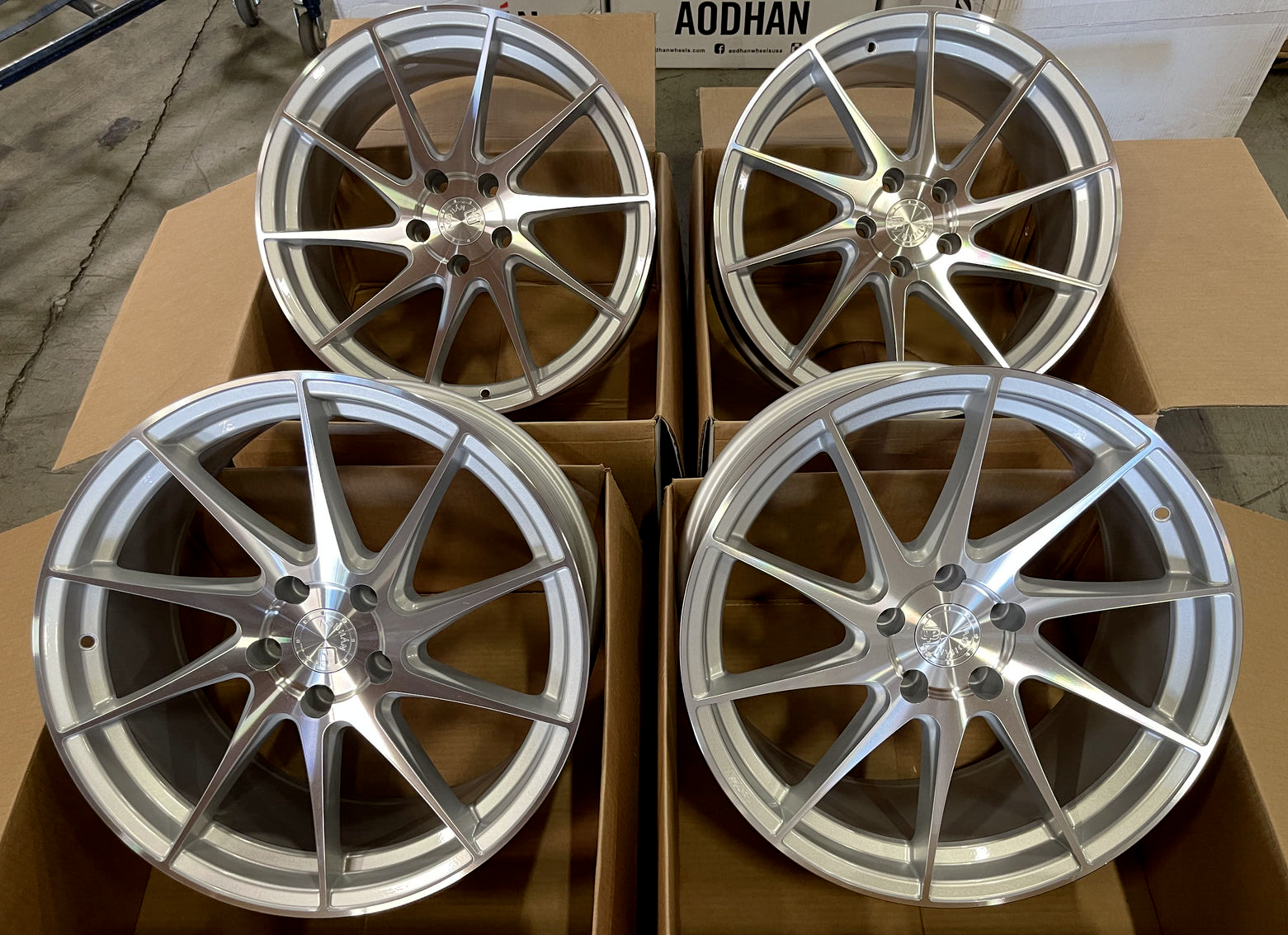ク*カ様 Aodhan AH09 18x8.5+35 18インチ スタッドレスタ 楽天市場】ホイール 4本セット Aodhan AH09ホイール18x8.5（35