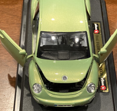 Burago Bijoux Collection 1/24 Volkswagon Beetle 1998 Green  Made In Italy