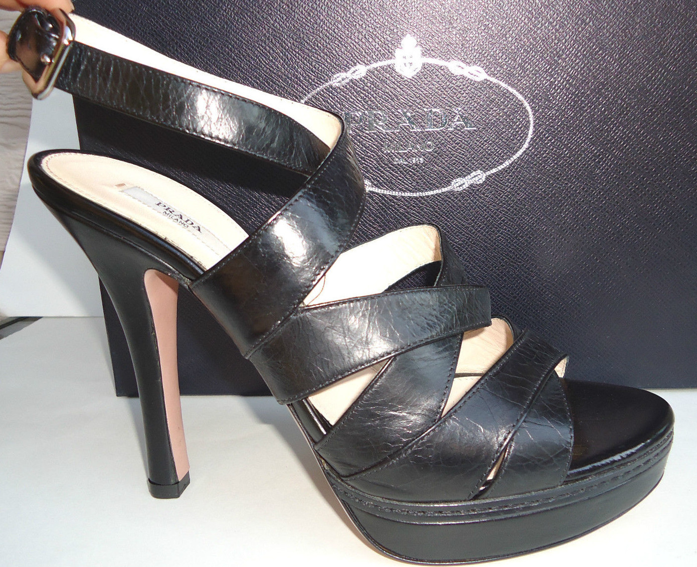 【現代的なクラシック】PRADA サテンヒール付きサボ ブラック 0400022139276?wid=900