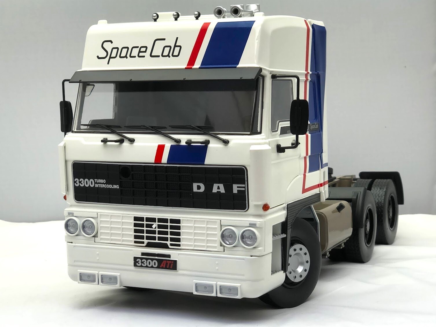 イタレリDAF 3600 Space Cab 1/24 イタレリDAF 3600 Space Cab 1/24 ITALERI - DAF 3600 SPACE CAB