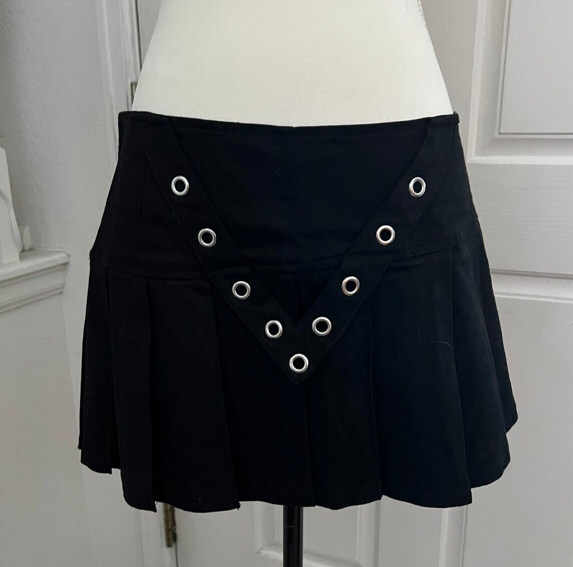【MEDIA82】 Mini Pleats Rivet Skirt (MEDIA82XSUGASCOOP) $_57.PNG?set_id=880000500F