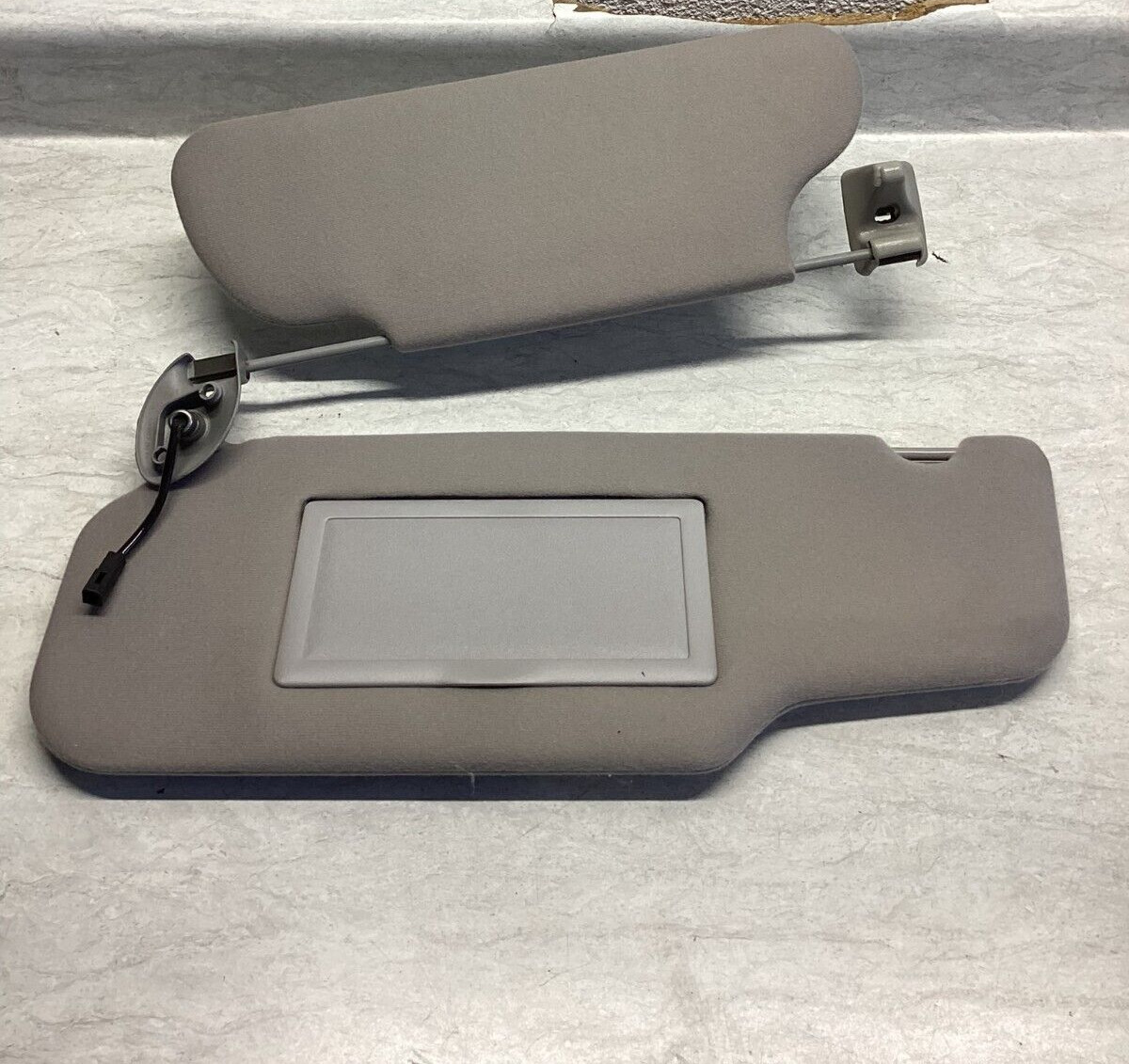 2000 Ford Crown Victoria OEM Driver Side Sun Visor Assembly YW7Z-5404105-BAE