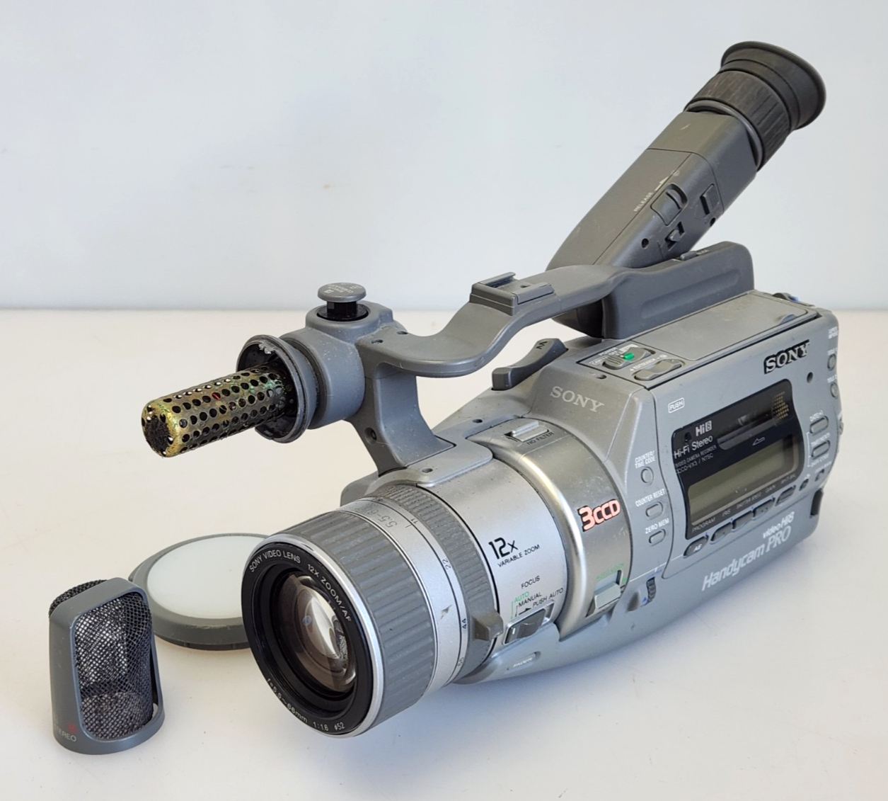 SONY CCD-VX3 Handycam PRO 3CCD Hi8 Video Recorder, DAMAGED