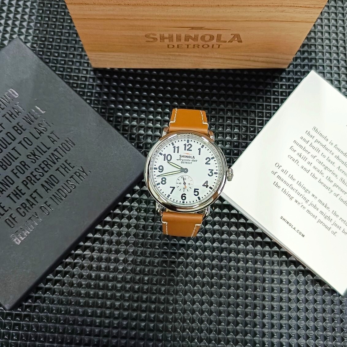 Pre-owned Shinola The Runwell White Dial Tan Leather Strap Chronograph Quartz Watch 41mm