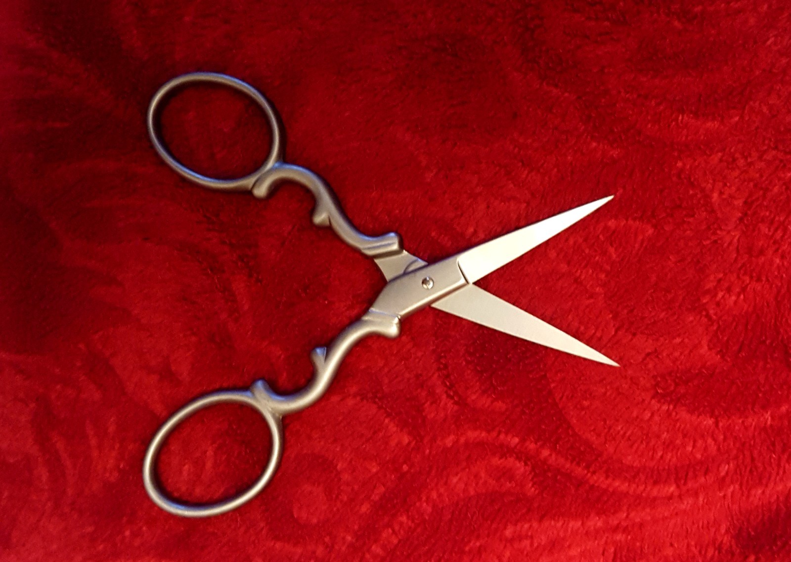 Gingher Model G-3GS Pewter Fleur-de-Lis Embroidery Scissors (FREE SHIPPING)