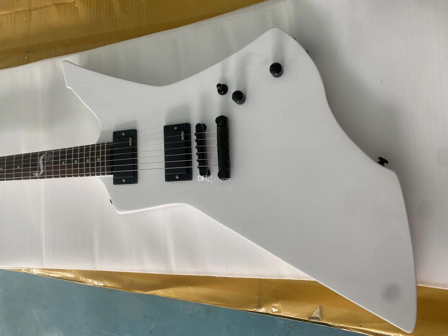 ギター LTD SNAKEBYTE  White ESP James Hetfield Snakebyte Electric Guitar WHITE : Amazon