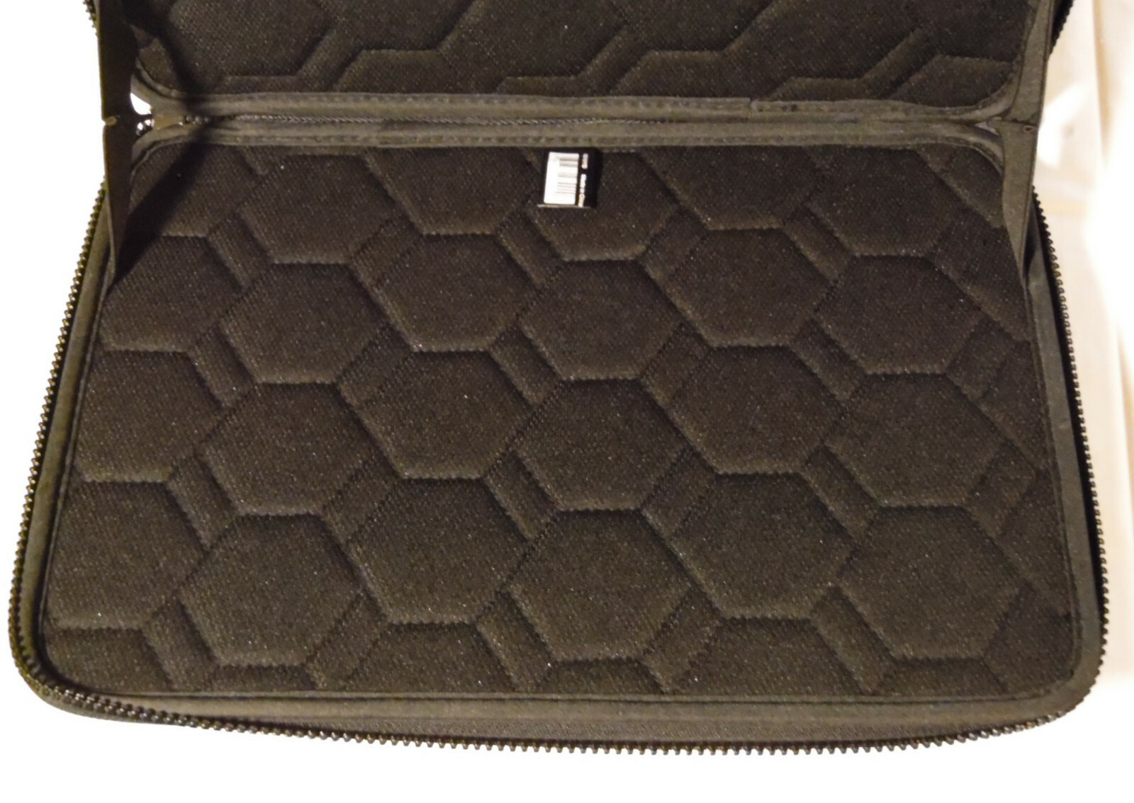 THULE Gauntlet 3.0 13 inch MacBook Sleeve Hard Case for MacBook Pro - USED