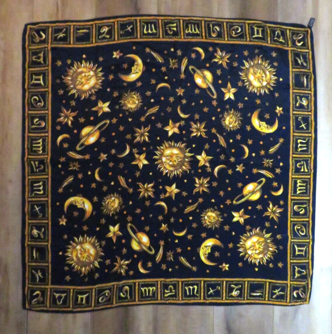 ★2023SS新作★SATUR★Sun Retro Graphic Scarf $_57.PNG?set_id=880000500F