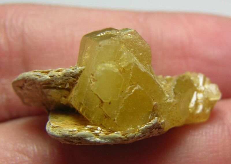 26.05ct Pakistan Terminated Heliodor Crystal In Mica Cluster Specimen 5.20g 28mm