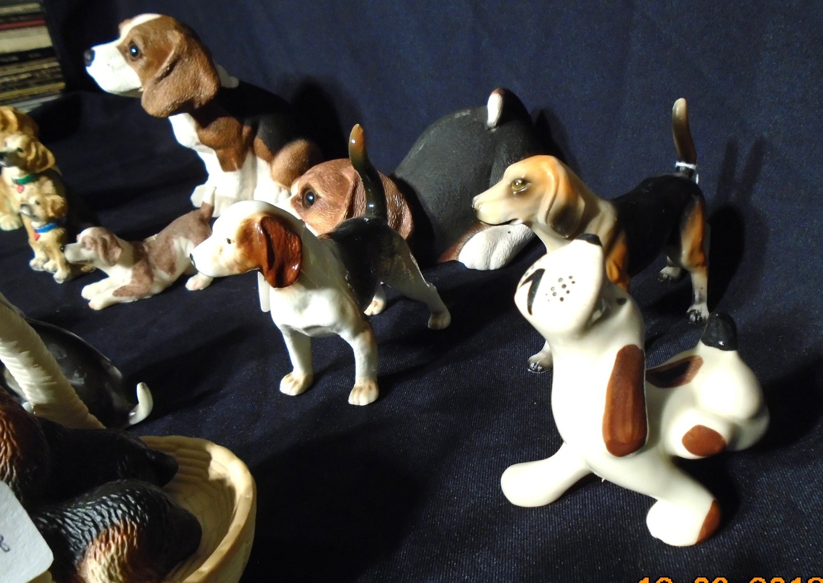 BEAGLE COLLECTION -- 17 FIGURINES -- ASSORTED SIZES -- AND STYLES -- MINT COND