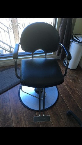 PICK UP ONLY - USED Belvedere Barber / Styling / Salon / Hair Chair ( Lot Of 4 )