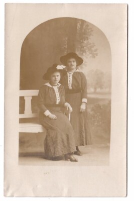 7548- Foto AK*  2 junge Damen mit Hut * Sülzhayn 1915