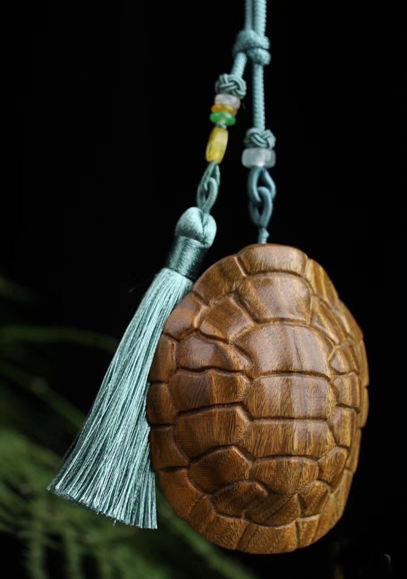 ZQ042 - 6.5* 3 * 5 CM Hand Carved Green Sandalwood Netsuke ZQ042 - 6.5* 3 * 5 CM Hand Carved Green Sandalwood Netsuke
