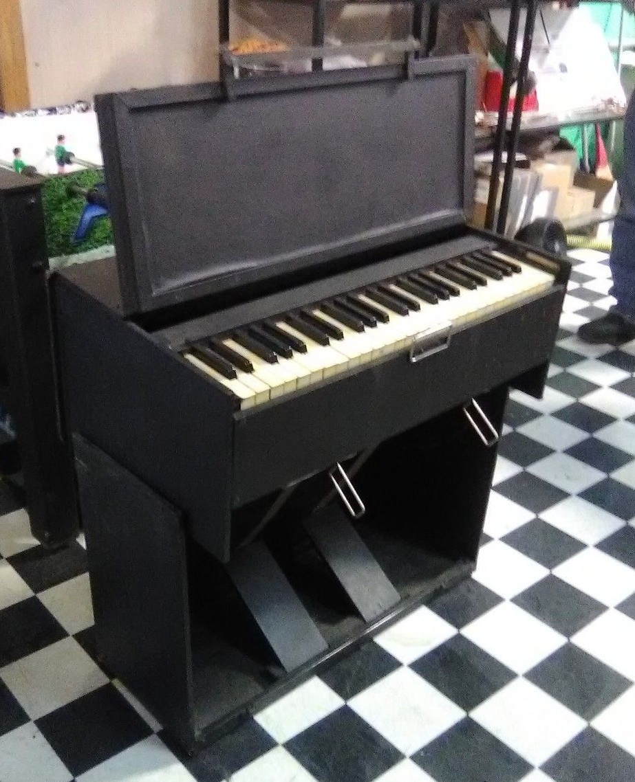 Vintage 50's Chaplain Pump Organ