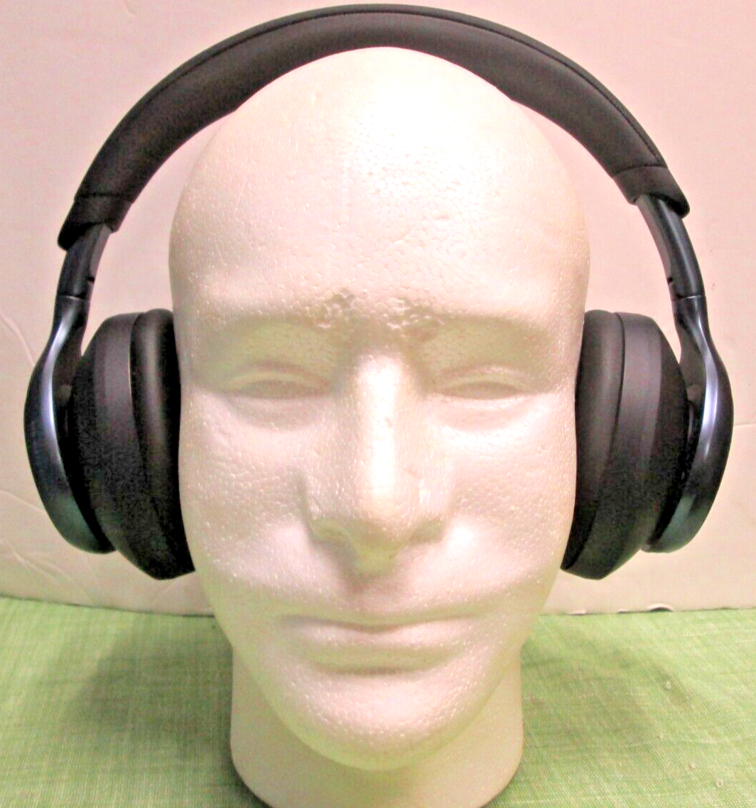 Authentic Great! Beats By Dre Solo Pro Pharrell Williams - Black /blue in box | eBay Authentic Great! Beats By Dre Solo Pro Pharrell Williams - Black /blue in box | eBay