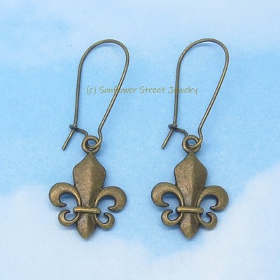 Fleur de Lis Earrings Antique Bronze Tone 02056