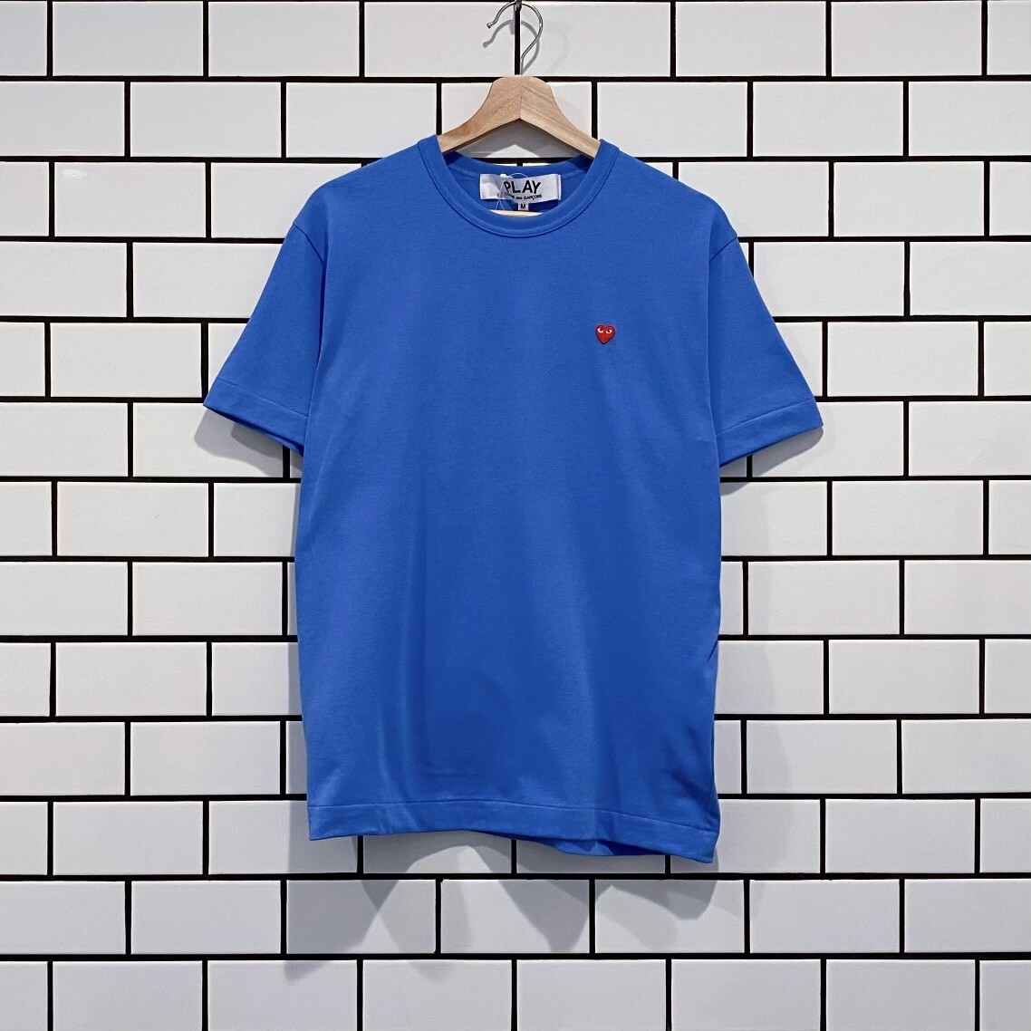 COMME DES GARCONS｜ (AX-T314-051-3) COMME DES GARCONS CDG PLAY SMALL RED HEART TEE MUSTARD AZ