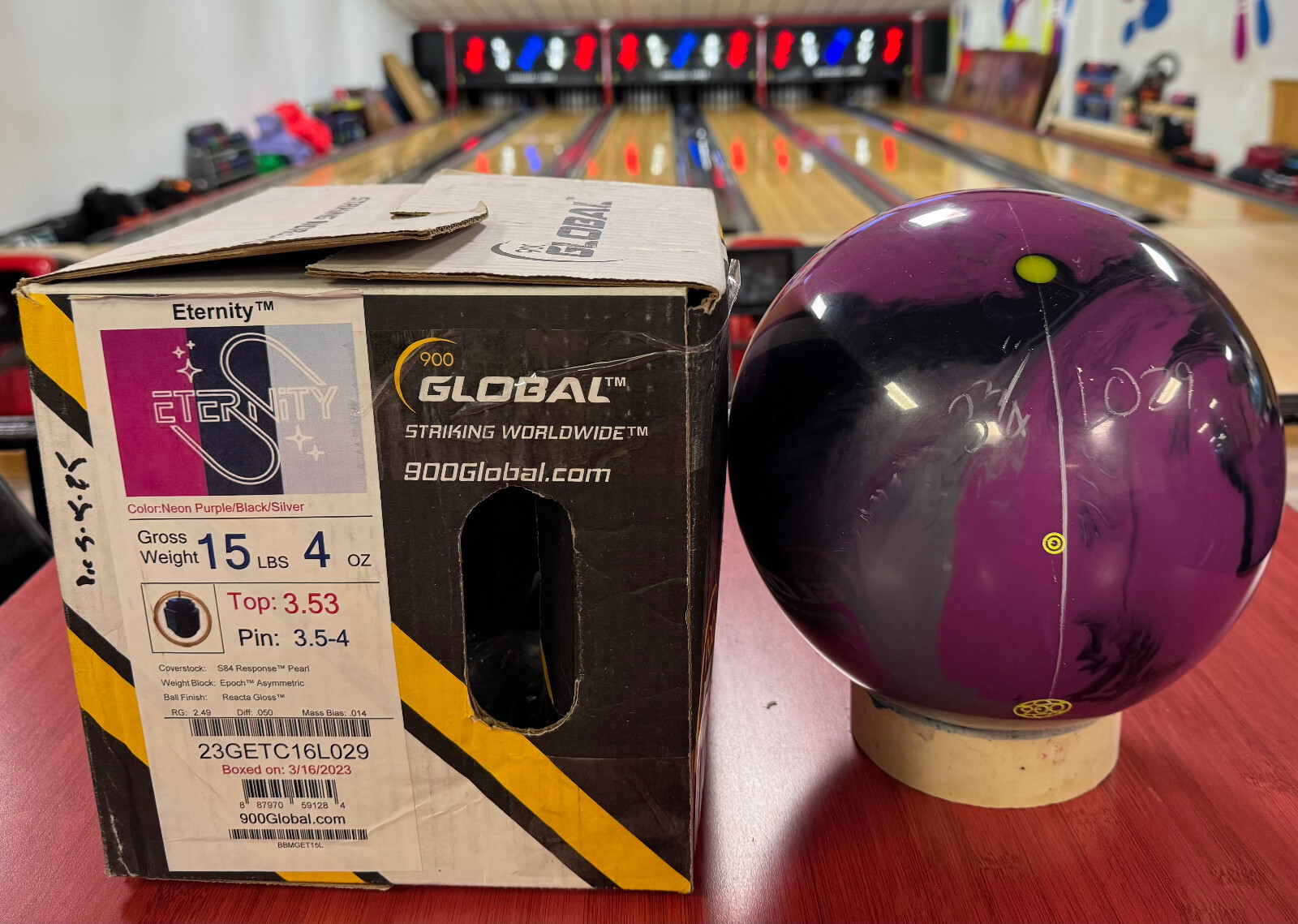 15 lb 900 GLOBAL ETERNITY BOWLING BALL UNDRILLED NEW IN BOX