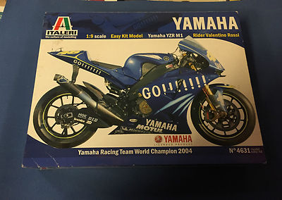 Italeri Yamaha Yzr M1 Easy Kit Model e : 1/9 Yamaha Racing Team Wc 2004 Nuovo