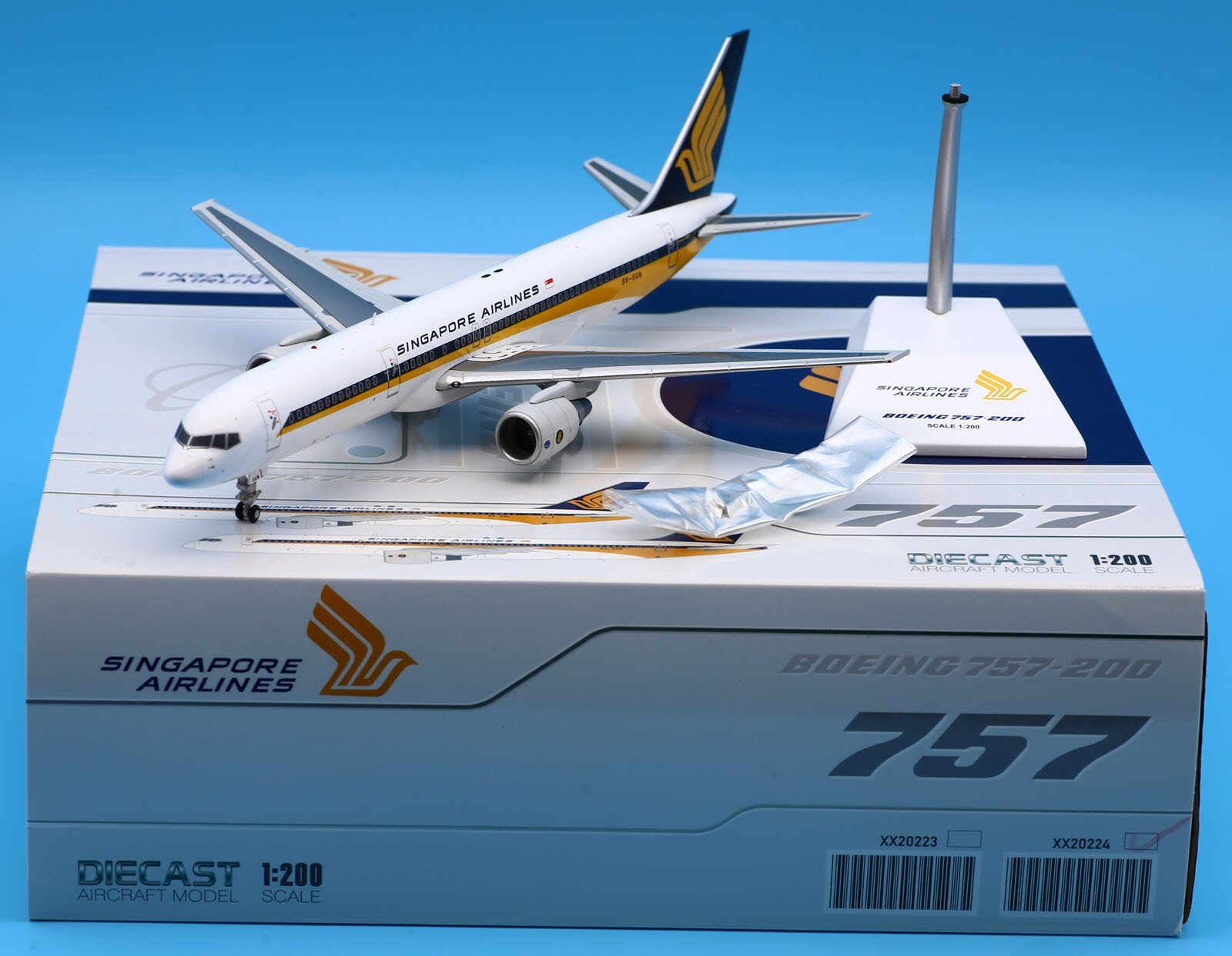 1:200 JC Wings SINGAPORE AIRLINES BOEING 757-200 Passenger