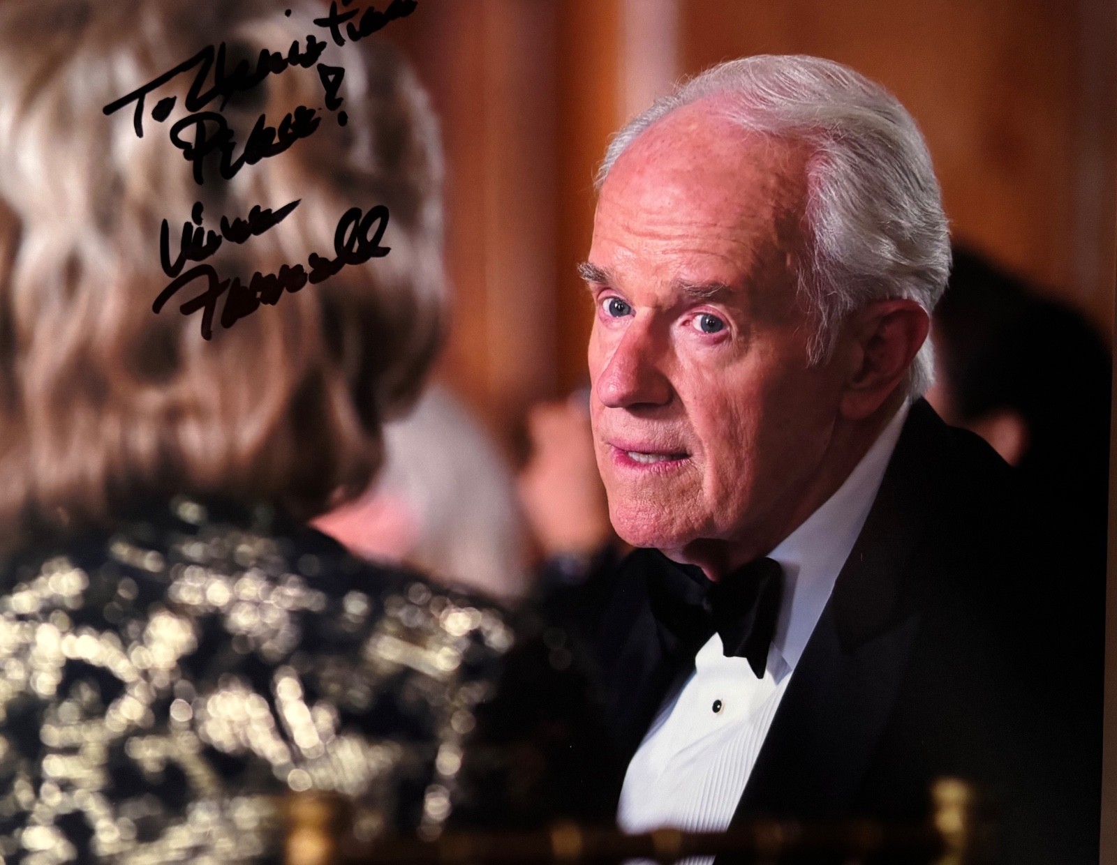 Mike Farrell -American Crime Story- Autogramm original - Großfoto 20x25 cm
