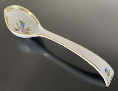 HEREND PORCELAIN LARGE  QUEEN VICTORIA SERVING SPOON 240/VBO MINT