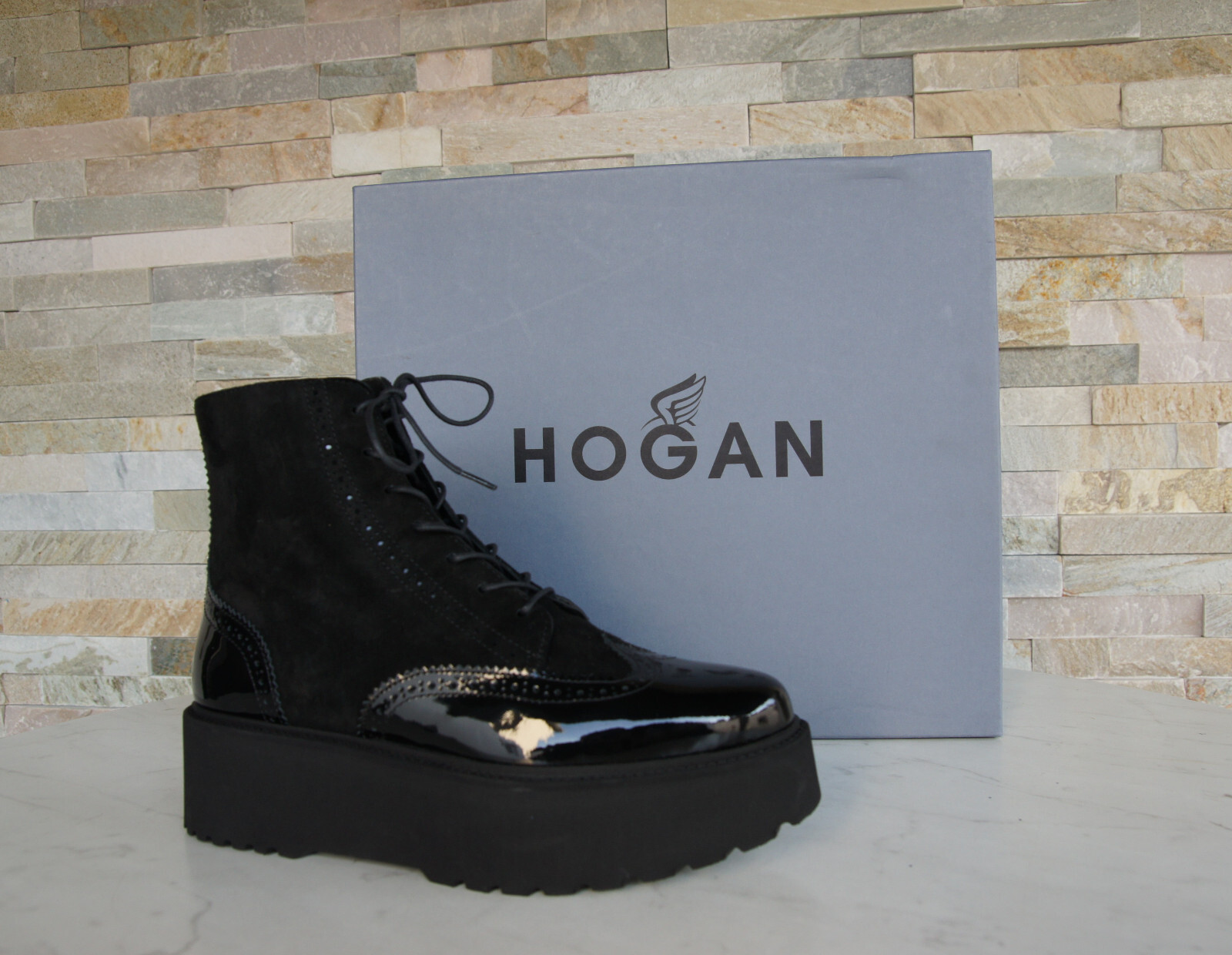 ショートブーツ・ブーティ HOGAN Woman Flat ankle boots Black HXW6740FM00BYE B999 Chelsea Ankle Boots Hogan 10-Storey BLACK for Woman