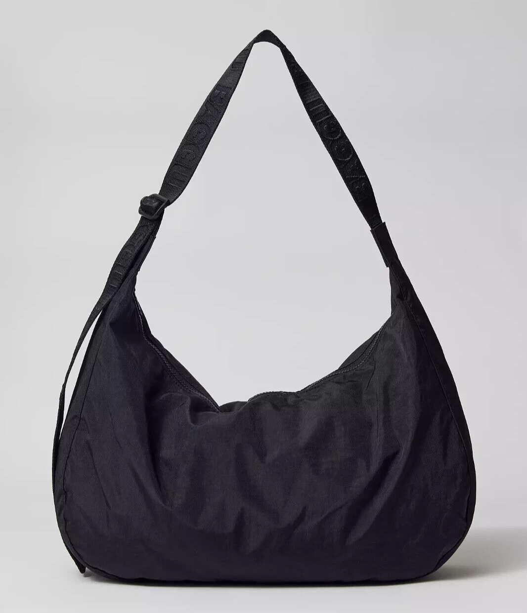 BAGGU MEDIUM NYLON CRESCENT BAG 黒　アメリカ購入 Amazon.com: BAGGU Medium Nylon Crescent Bag - Black