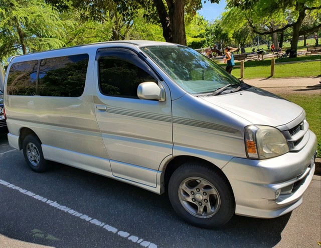 Тойота touring hiace