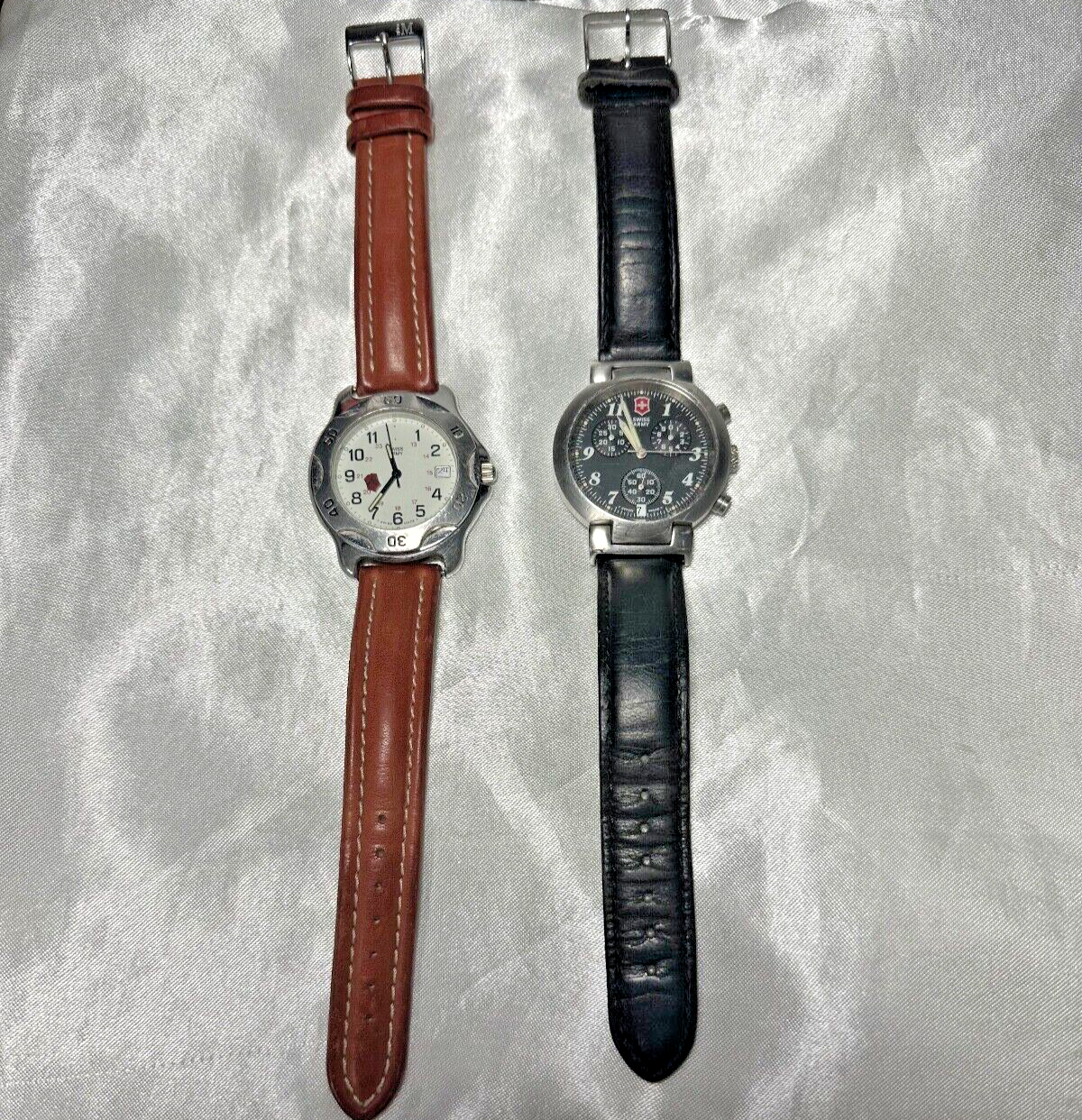 Victorinox Swiss Army 腕時計 未使用 Victorinox 241724 Swiss Army Quartz Men's Watch Navy Dial