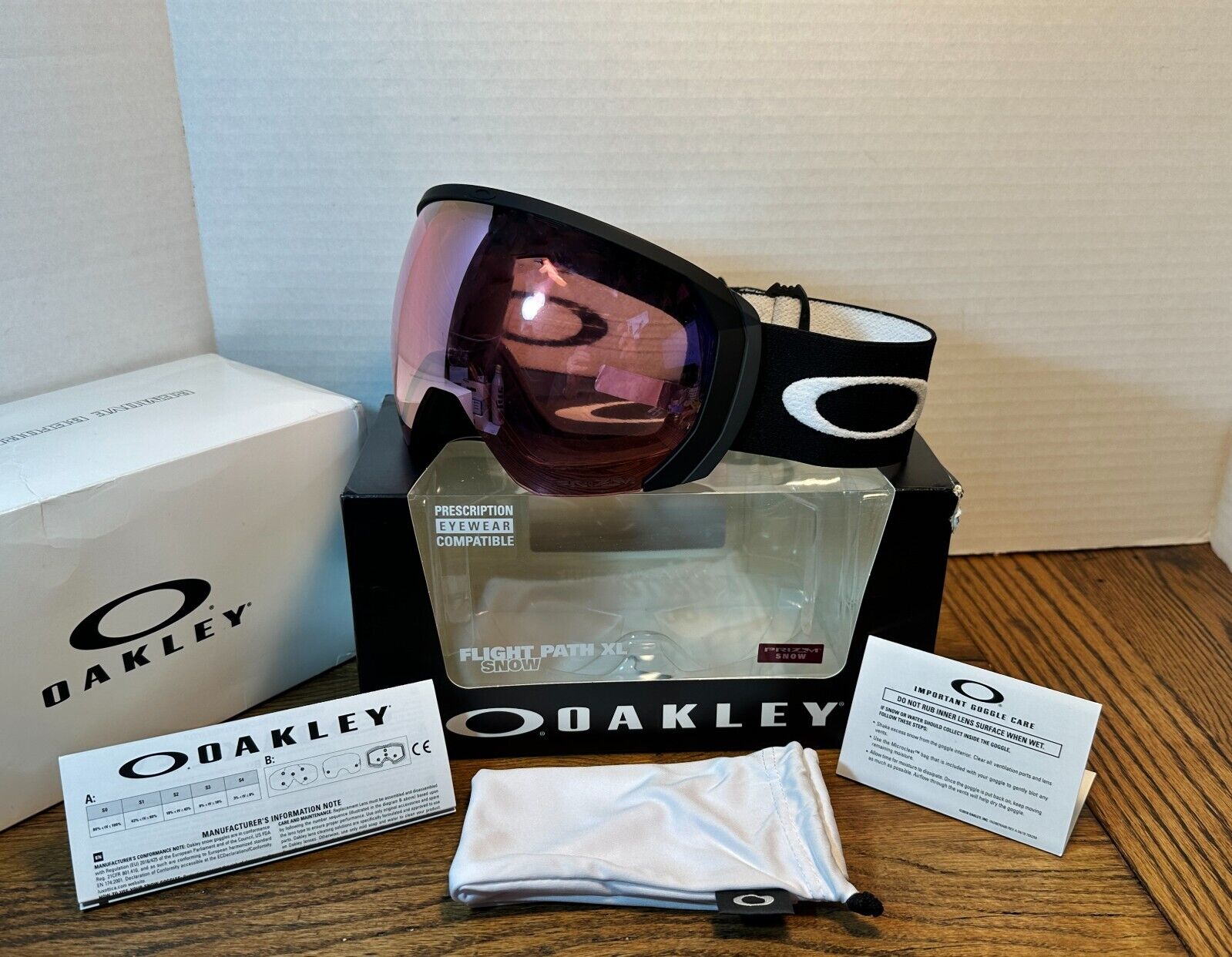 Oakley FLIGHT PATH XL Ski Goggle, Matte Black, PRIZM Snow Hi Oakley FLIGHT PATH XL Ski Goggle, Matte Black, PRIZM Snow Hi