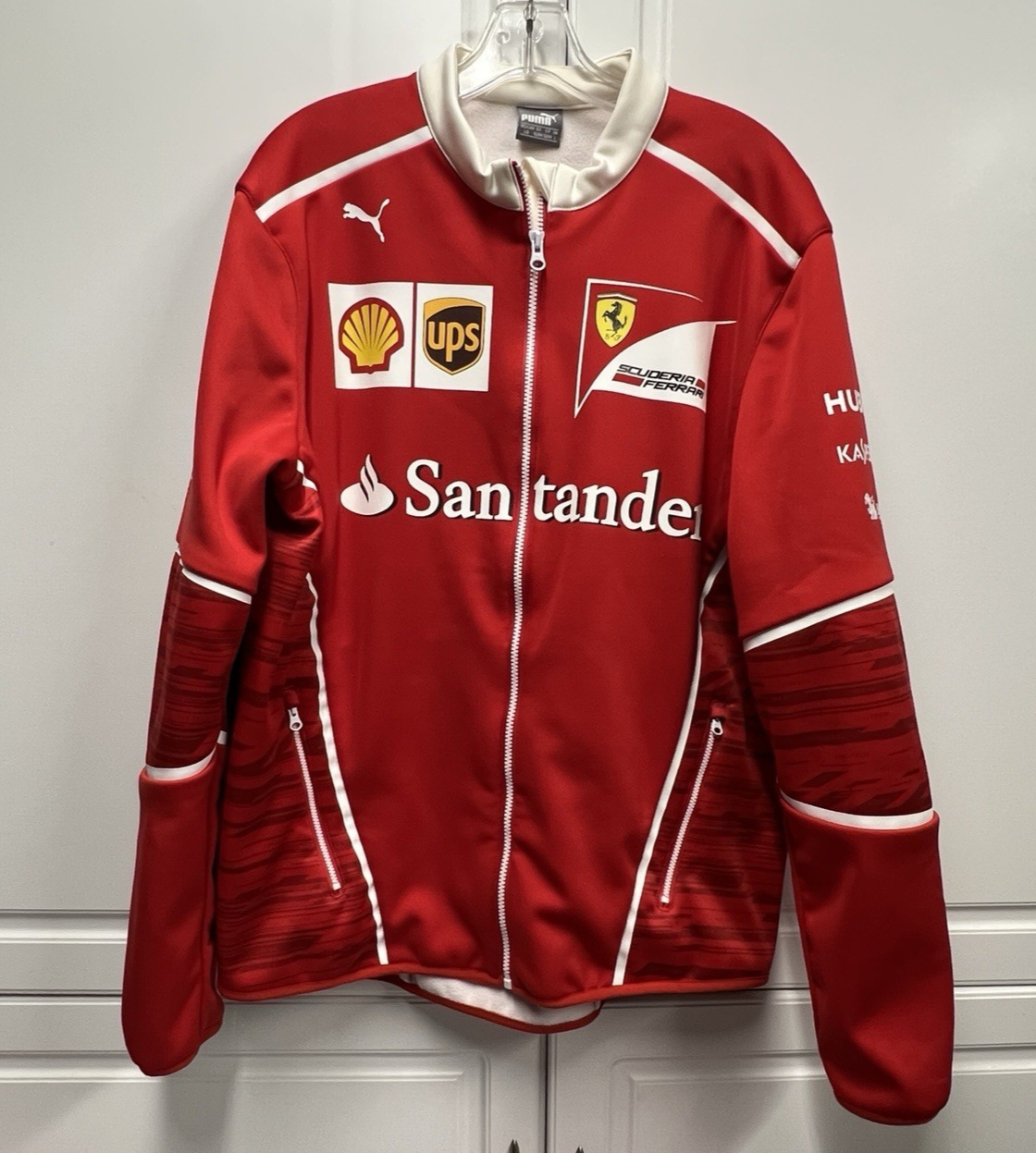 F1、フェラーリPUMAジャケット Amazon.com: PUMA Scuderia Ferrari F1 2025 Team Softshell