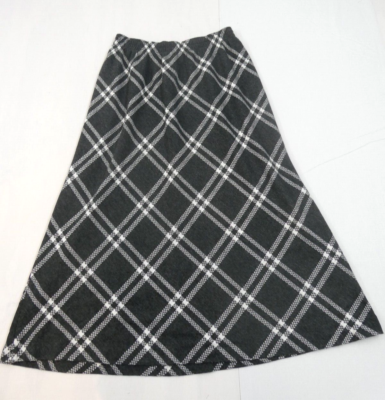 C.D. Petite Womens Skirt Long Gray White Plaid Flowy Size Medium