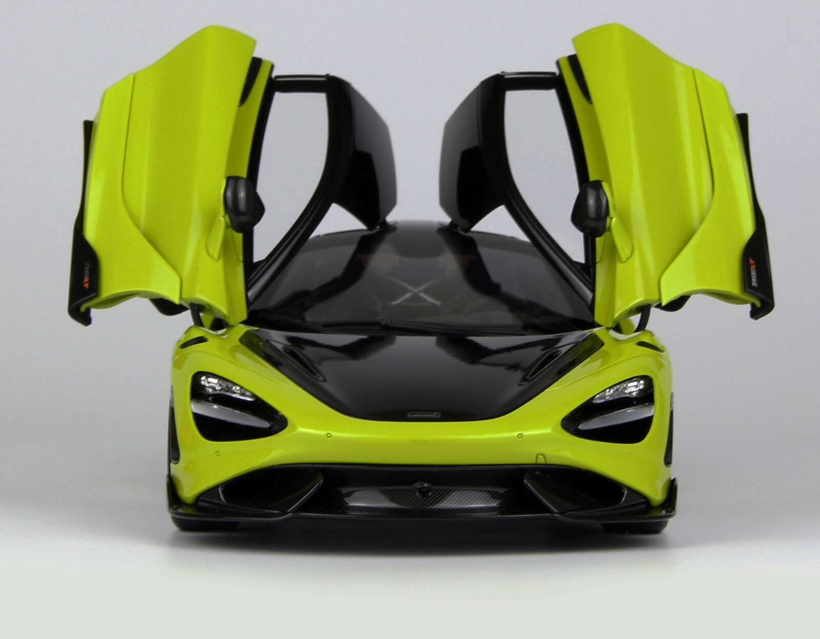 HPD 18003 1:18 McLAREN 765LT COUPE LIME GREEN L.E. OF 600