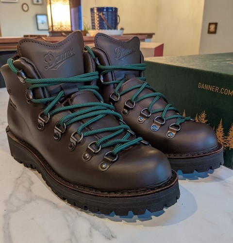Danner Mountain Light II Boots Size 10 5 Danner Mountain Light II Boots Size 10 5